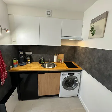Grand Studio, Parking Prive, Cuisine Separee Apartamento