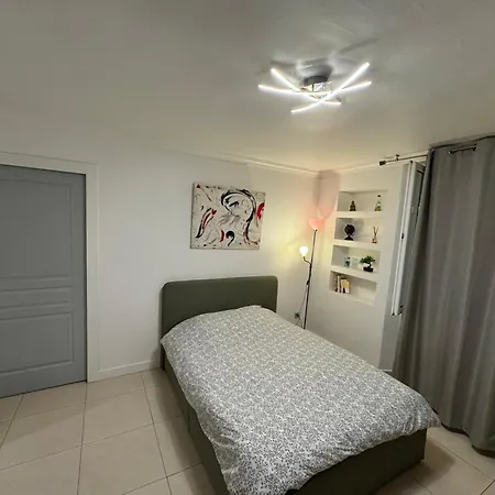 Grand Studio, Parking Prive, Cuisine Separee *